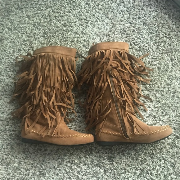 Adriana New York Fringe Moccasin boots - Picture 4 of 6